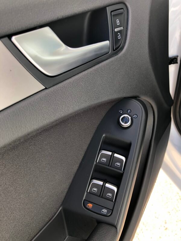 AUDI A4 Avant 2.0 TDI S LINE